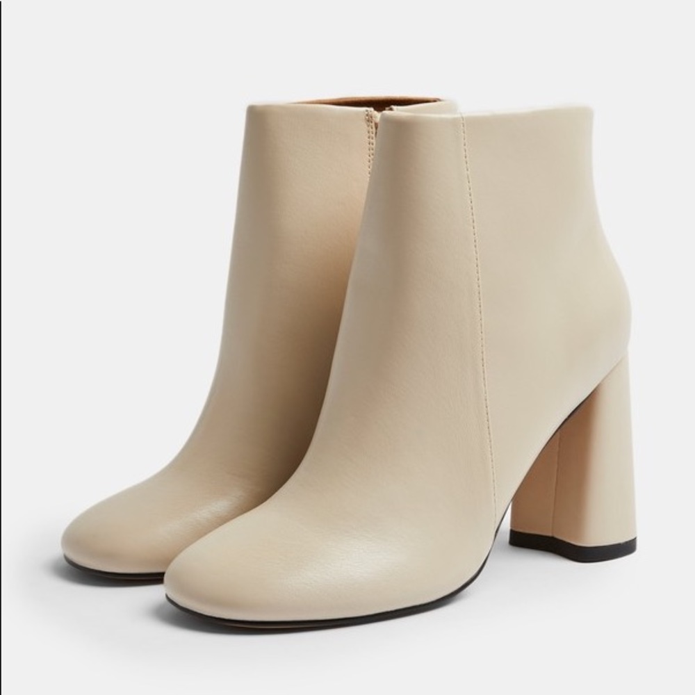 TopShop Ivory HIPPO Ecru Scoop Toe Boots - Size 39